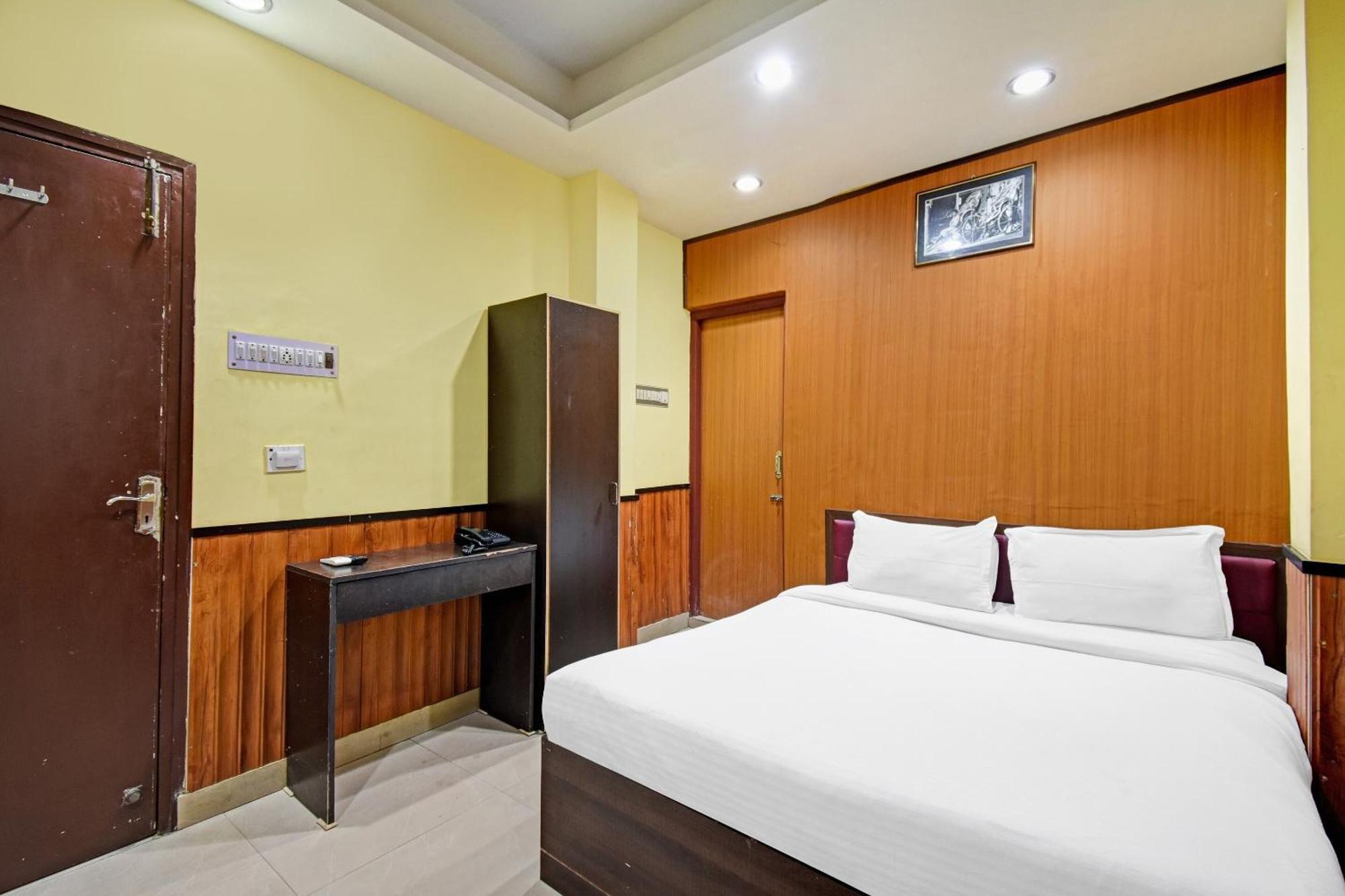 Flagship Hotel Eden Калькутта Экстерьер фото